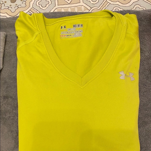 Bundle of 3 Under Armour gym shirts - Picture 3 of 10